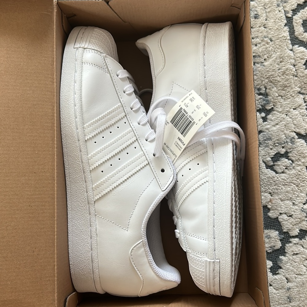 Adidas Superstar Shite tennis shoes size 10.5